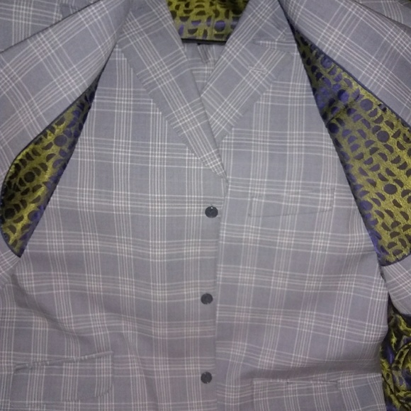 Suits - Picture 3 of 3